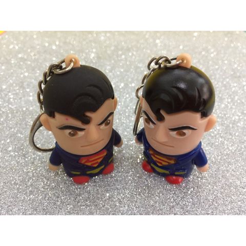 Móc Khóa Superman Đèn LED Phát Sáng - Âm Thanh Độc Đáo, Móc Khóa Siêu Nhân Xanh Ngộ Nghĩnh, Quà Tặng Đáng Yêu, Phụ Kiện Thời Trang