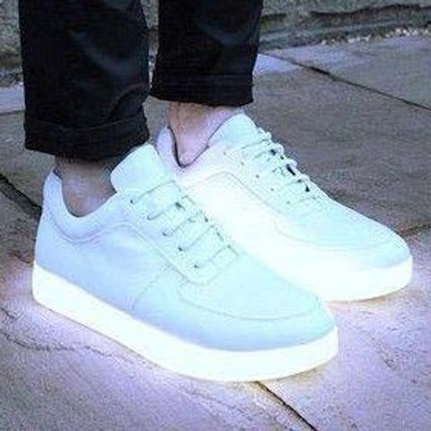 Giày trắng phát sáng LED 7 màu thời trang Hàn Quốc - Đế chống nước, dễ dàng điều chỉnh ánh sáng cho cả nam nữ