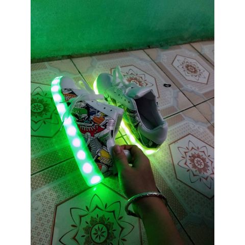 Giày Phát Sáng Led 7 Màu Graffiti Gradient - Đế Chống Nước, Thời Trang Nam Nữ, 11 Chế Độ Chiếu Sáng, Sạc Thoải Mái