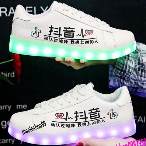 Giày Phát Sáng Đen Cao Cổ LED 7 Màu - Chữ Hàn Nhịp Tim - Dành Cho Nam Nữ, 11 Chế Độ Ánh Sáng, Thời Trang Phong Cách Hàn Quốc