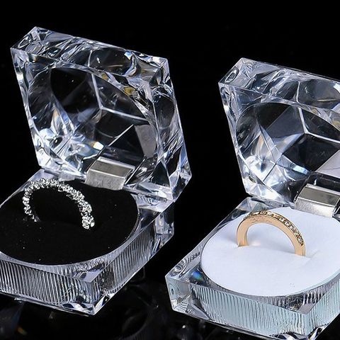 Hộp Đựng Nhẫn Hình Răng Nan Giả - Hộp Trang Sức Tròn Đựng Hoa Tai, Nhẫn - Tùy Chọn Màu Đen, Trắng, Đỏ, Chất Liệu Acrylic