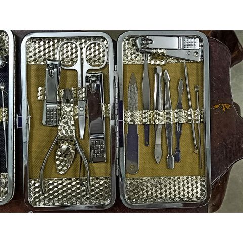 Bộ cắt móng tay 12 chi tiết vàng cao cấp - Bộ dụng cụ chăm sóc cá nhân gọn nhẹ, sang trọng, quà tặng ý nghĩa cho bạn và người thân