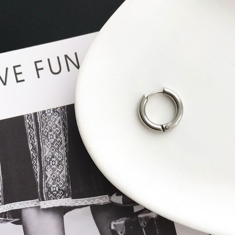 Khuyên Tai Titan Dày 2.5mm Không Gỉ Unisex - Phụ Kiện Hàn Quốc Cá Tính, Độc Đáo, Phù Hợp Mọi Trang Phục
