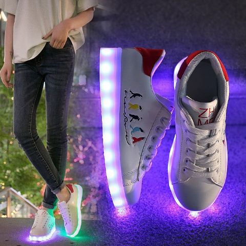 Giày Phát Sáng Màu Trắng Họa Tiết Độc Đáo - Đèn LED 7 Màu, 8 Chế Độ Cho Nam Nữ - Thời Trang Tiện Lợi Cho Mọi Dịp