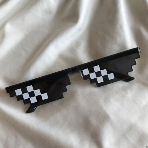 Kính Mát Thug Life Phong Cách Mosaic Đen UV400 - Kính Râm Cá Tính Cho Nam, Món Quà Hoạt Hình Thú Vị