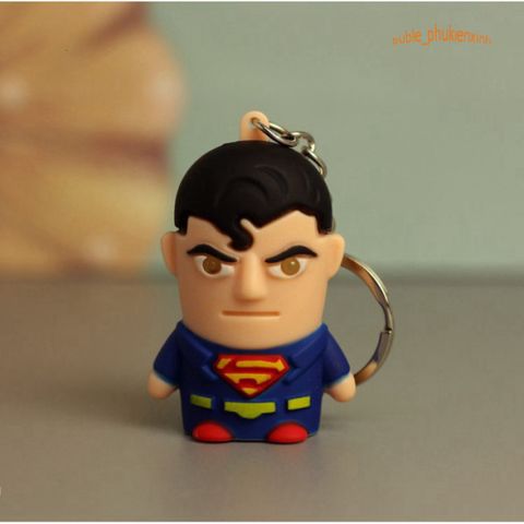 Móc Khóa LED Siêu Anh Hùng Phát Sáng 3 Trong 1 - Âm Thanh Vui Nhộn, Đèn Pin Tiện Dụng Cho Fan Marvel
