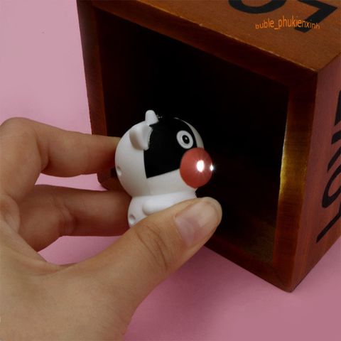 Móc Khóa Phát Sáng LED Hình Bò Sữa Ngộ Nghĩnh - Đèn Pin Âm Thanh Dễ Thương - Phụ Kiện Thời Trang Cho Fan Thú Vật