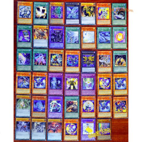 Hộp lớn thẻ bài Yu-Gi-Oh Vua Trò Chơi - Bộ sưu tập 324 lá bài hiếm, bao gồm rồng trắng mắt xanh và nhiều thẻ mạnh khác.