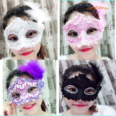 Mặt nạ nửa mặt lông vũ trang trí dạ hội - Phụ kiện Halloween độc đáo cho nữ giới, pha trộn giữa phong cách và bí ẩn.