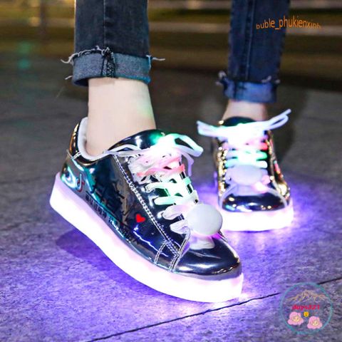Giày Thể Thao Đèn LED Phát Sáng 3 Vạch - 8 Chế Độ Nhấp Nháy Màu, Dây Giày Thời Trang Cho Nam Nữ, Sự Lựa Chọn Xu Hướng Mùa Hè