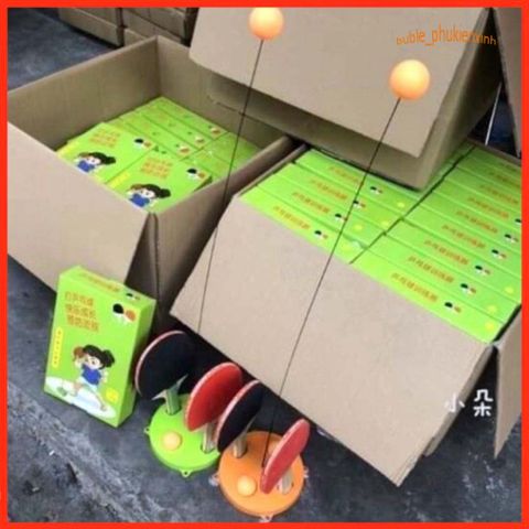 Bộ đồ chơi bóng bàn phản xạ - Phát triển kỹ năng vận động cho trẻ nhỏ với 2 vợt và 3 bóng bàn đặc biệt, sản phẩm thể thao giải trí tuyệt vời.