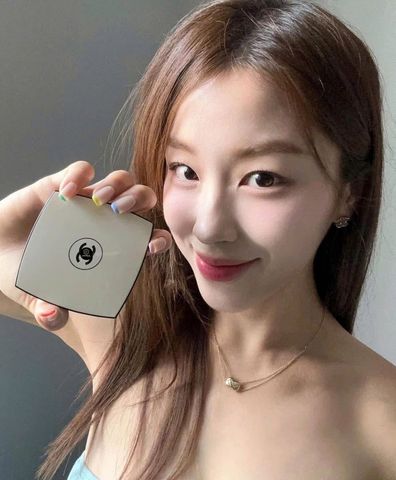 Phấn Phủ Hiệu Ứng Căng Mịn Chanel Les Beiges Healthy Glow Sheer Powder 12g Tone N20 - Trang Điểm Tự Nhiên, Đẹp Rạng Ngời