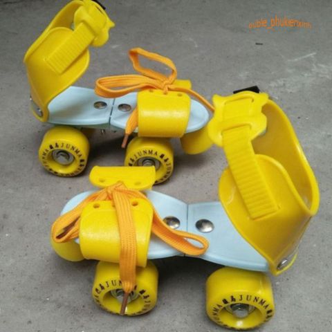 Dép Trượt Patin Trẻ Em 4 Bánh - Giày Sandal An Toàn Dễ Đi Cho Bé, Thiết Kế Đáng Yêu, Nhiều Màu Sắc Tươi Vui