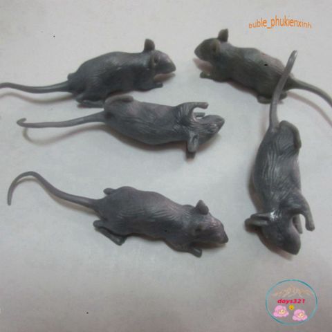 ```Chuột Nhựa Trang Trí Halloween - Món Đồ Trang Trí Độc Đáo Cho Ngày Hội Ma Quái``` 547234
