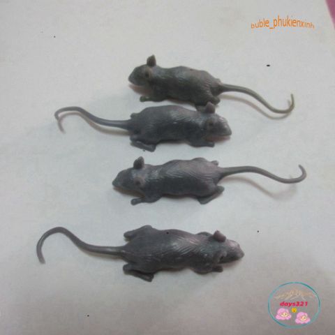 ```Chuột Nhựa Trang Trí Halloween - Món Đồ Trang Trí Độc Đáo Cho Ngày Hội Ma Quái``` 547234