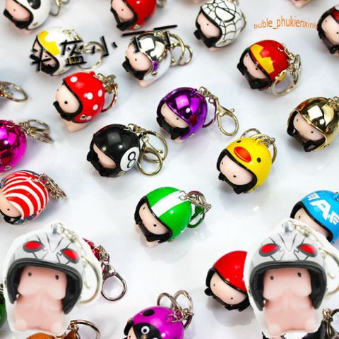 Móc Khóa Dễ Thương Hình Bé Ciu Má Hồng Đội Nón Bảo Hiểm - Phụ Kiện Thời Trang Độc Đáo Cho Balo và Túi Xách
