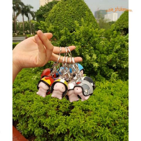 Móc Khóa Dễ Thương Hình Bé Ciu Má Hồng Đội Nón Bảo Hiểm - Phụ Kiện Thời Trang Độc Đáo Cho Balo và Túi Xách