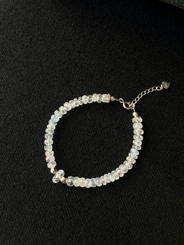 Vòng tay Moonstone đá thật cắt giác chuẩn lửa mạnh - Trang sức cao cấp lấp lánh mang năng lượng tích cực và vẻ đẹp sang trọng