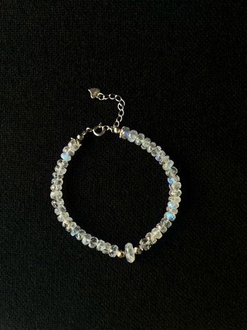 Vòng Tay Phong Thủy Moonstone Đá Thật Cắt Giác Lửa - Phụ Kiện Thời Trang Mang Lại Bình An và May Mắn