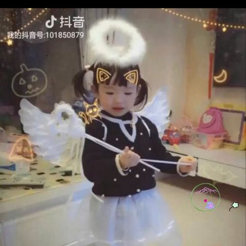 Bộ Cánh Thiên Thần Trắng Đen - Trang Phục Hóa Trang Halloween Ma Quái với Sừng Lông Đỏ Đen và Cây 3 Chĩa Cosplay