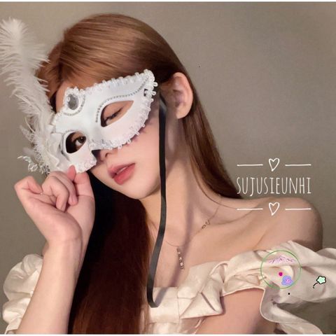 Mặt nạ Halloween lộng lẫy với lông vũ - Phụ kiện thời trang cho dạ tiệc, cosplay và lễ hội, thiết kế sang trọng, bí ẩn và quyến rũ.