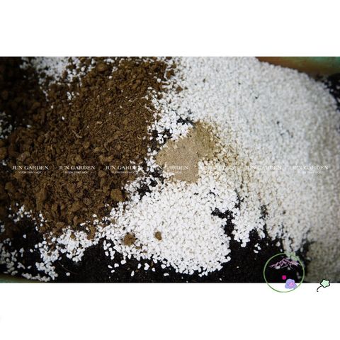 Giá Thể Trồng Cây Hương Thảo JUN GARDEN 3kg - Chất Liệu Đặc Biệt Giúp Cây Phát Triển Khỏe Mạnh, Giải Pháp Hoàn Hảo Cho Người Yêu Vườn