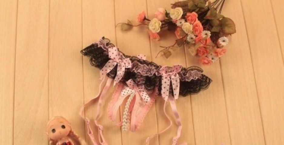 Kẹp Vớ Ren Hoa Thời Trang - Phụ Kiện Độc Đáo Giúp Giữ Vớ Luôn Mới Mẻ và Cải Thiện Vẻ Đẹp Chân Bạn