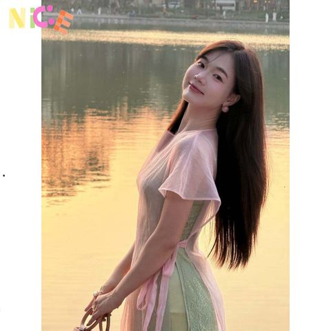 Áo Dài Hai Dây Tết 2026 Kết Hợp Áo Khoác Tơ Giấy - Thời Trang Nữ Sang Trọng, Phong Cách Truyền Thống Việt Nam