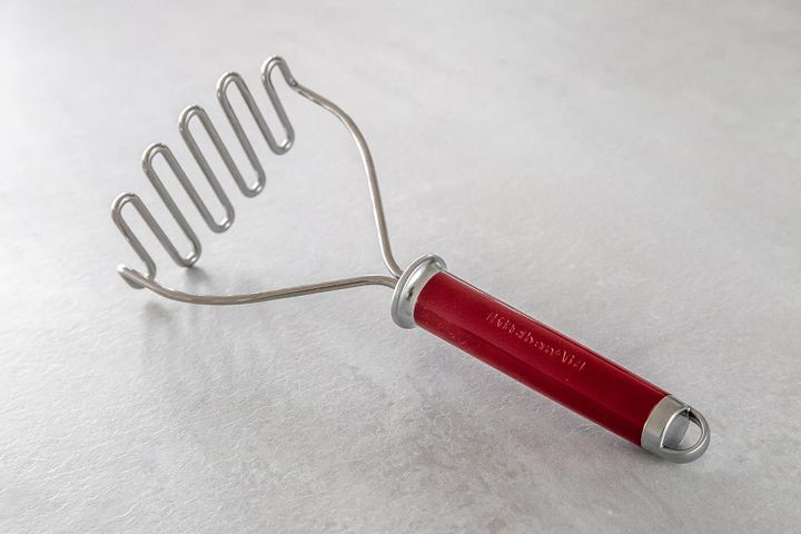 Dụng Cụ Nghiền Khoai Tây KitchenAid KAG008OHERE Màu Đỏ - Thép Không Gỉ, Tay Cầm Thoải Mái, Dễ Dàng Vệ Sinh, Dụng Cụ Nhà Bếp Tiện Ích