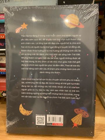 Những Hành Tinh Của Robin - Tiểu Thuyết Chìm Đắm Vào Tình Phụ Tử và Khám Phá Vũ Trụ Của Richard Powers