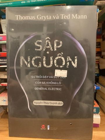 Sập nguồn - Cuốn sách điều tra về sự sụp đổ của General Electric và bài học quản trị doanh nghiệp quý giá từ Thomas Gryta và Ted Mann