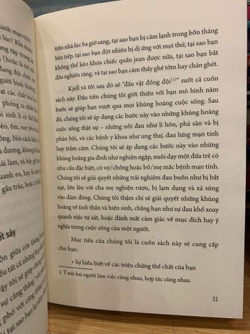 Khi Khủng Hoảng Ập Đến - Cẩm Nang Đối Diện Khó Khăn Trong Cuộc Sống, Giúp Tìm Kiếm Sức Mạnh Nội Tại Và Trưởng Thành