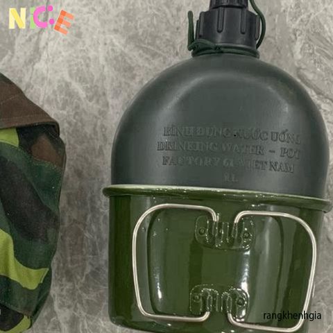 Bộ Bình Nước Ngoài Trời 1L Nhựa Bền + Ca Nhôm & Túi Vải Dù Độc Đáo - Đồ Dùng Du Lịch Tiện Lợi Cho Phiêu Lưu