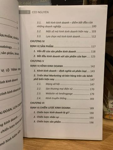 Sách Parabol Methodology - Phương Pháp Định Vị Mô Hình Kinh Doanh Hiệu Quả của Ced Nguyen