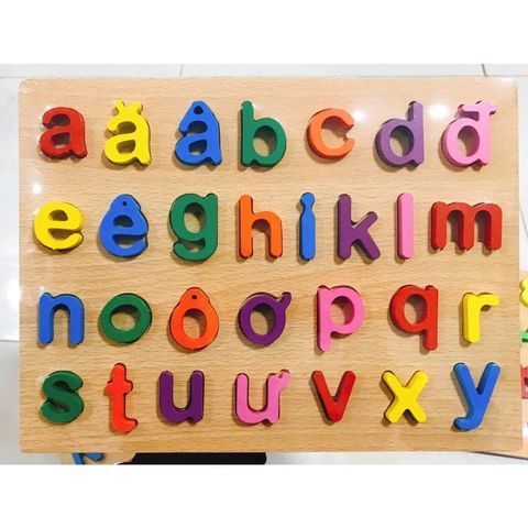 Bảng Chữ Cái Gỗ Tiếng Việt Nổi Chữ và Số 30x22cm - Đồ Chơi Giáo Dục Phát Triển Tư Duy Cho Bé