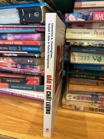 Đầu Tư Chất Lượng - Cẩm Nang Chi Tiết Về Triết Lý Đầu Tư Bền Vững của Thu Uyên - Sách Kinh Tế Hữu Ích