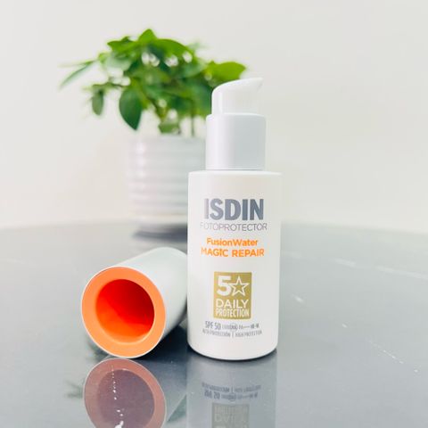 Kem Chống Nắng ISDIN FotoUltra Age Repair Fusion Water SPF50 - Bảo Vệ Da Mặt, Dưỡng Ẩm Cho Da Nhạy Cảm 50ml