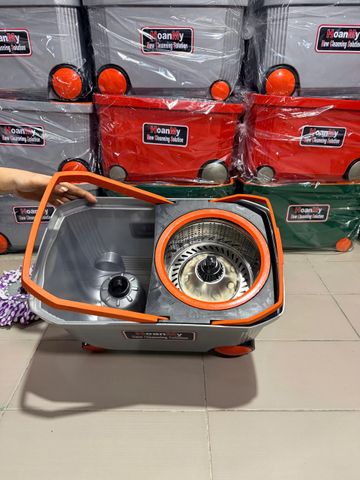 Bộ Lau Nhà Xoay 360 Tự Vắt Có Bánh Xe HOANMY - Chất Liệu Cao Cấp, Bền Đẹp, Tặng Kèm 1 Bông Lau Thay Thế