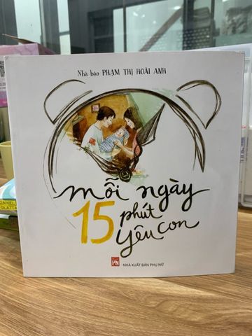 Mỗi Ngày 15 Phút Yêu Con - Cẩm Nang Gắn Kết Gia Đình của Nhà Báo Phạm Thị Hoài Anh