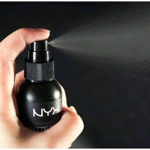 Xịt Khóa Nền NYX Dewy & Matte Finish Setting Spray 60ml - Giữ Lớp Trang Điểm Bền Đẹp, Độ Ẩm Tự Nhiên, Chính Hãng