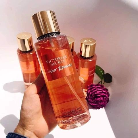 Xịt Thơm Toàn Thân Victoria's Secret Amber Romance 250ML - Hương Quyến Rũ, Dưỡng Ẩm Da, Sản Phẩm Chính Hãng đẹp và sang trọng