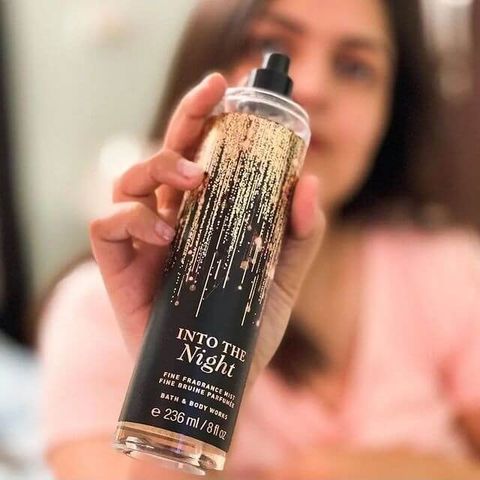 Xịt Thơm Toàn Thân Bath & Body Works Into The Night 236ml - Hương Quyến Rũ Đầy Bí Ẩn Chuyên Dụng Chính Hãng Mỹ