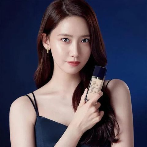 Kem Nền Estée Lauder Futurist Aqua Brilliance 30ml Màu 1W0 - Makeup Cấp Ẩm, Chống Nắng SPF 20/PA+++ Chính Hãng