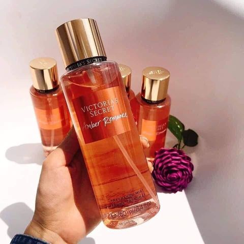 Xịt Thơm Toàn Thân Victoria's Secret Amber Romance 250ml - Hương Nước Hoa Quyến Rũ, Dưỡng Ẩm Da Tự Nhiên Chính Hãng