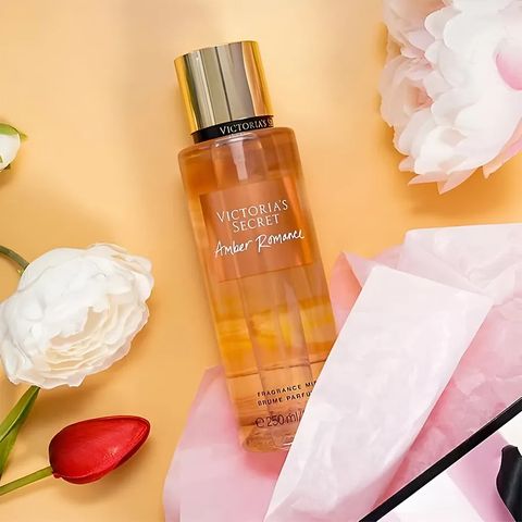 Xịt Thơm Toàn Thân Victoria's Secret Amber Romance 250ml - Hương Nước Hoa Quyến Rũ, Dưỡng Ẩm Da Tự Nhiên Chính Hãng