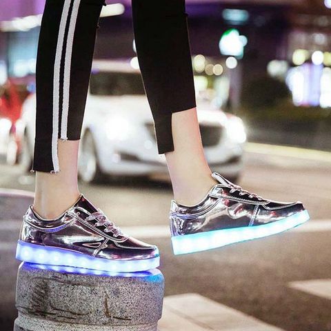 Giày Phát Sáng 7 Màu LED - Giày Thời Trang Bóng Bạc Đẹp Với 8 Chế Độ Ánh Sáng Tuỳ Chọn Cho Nam Nữ