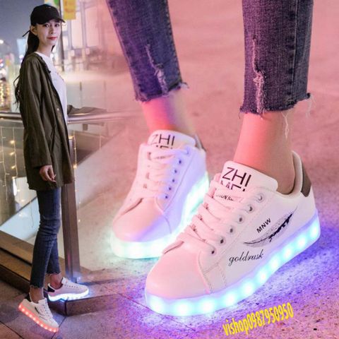 Giày LED Phát Sáng Màu Trắng Họa Tiết Lông Vũ Đen Goodluck Style Hàn Quốc - 7 Màu Đổi Chế Độ Nam Nữ Thời Trang Cực Ngầu