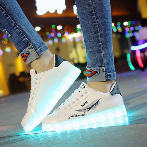 Giày LED Phát Sáng Màu Trắng Họa Tiết Lông Vũ Đen Goodluck Style Hàn Quốc - 7 Màu Đổi Chế Độ Nam Nữ Thời Trang Cực Ngầu