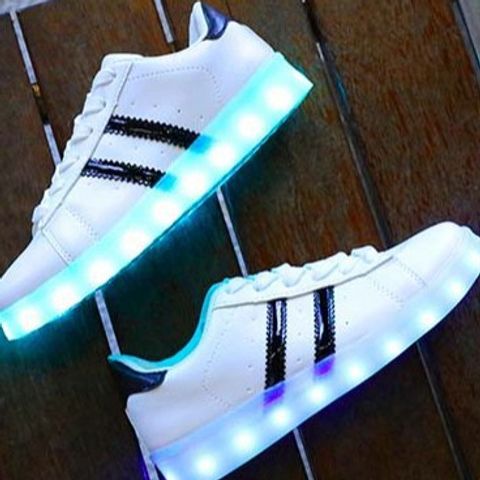 Giày Phát Sáng LED 7 Màu Đối Xứng Nam Nữ - Giày Thể Thao Phong Cách Chớp Nháy Cho Tiệc, Sự Kiện, Hoạt Động Ngoài Trời