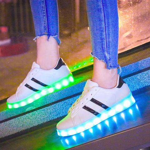 Giày Phát Sáng LED 7 Màu Đối Xứng Nam Nữ - Giày Thể Thao Phong Cách Chớp Nháy Cho Tiệc, Sự Kiện, Hoạt Động Ngoài Trời